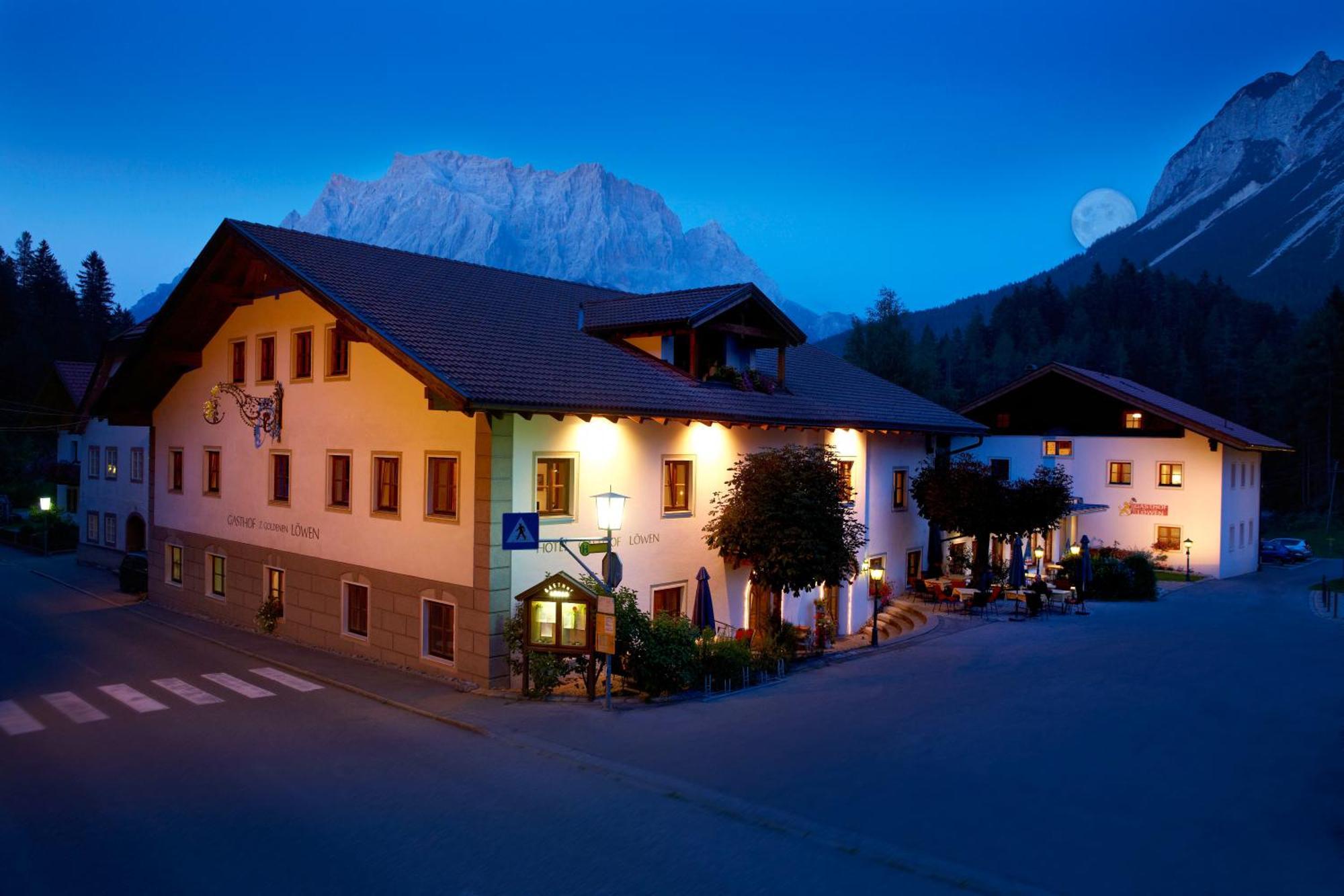 Hotel Zum Goldenen Loewen Biberwier Exterior photo