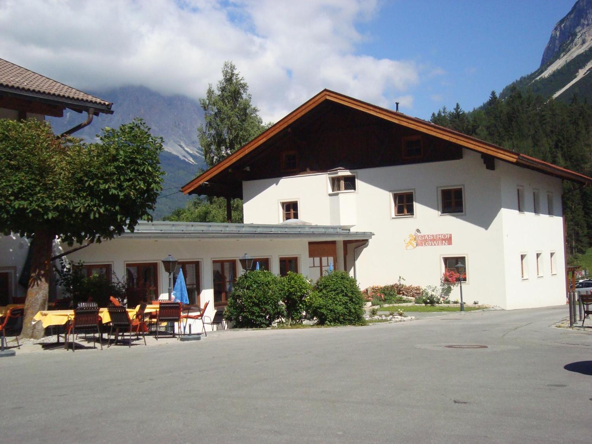 Hotel Zum Goldenen Loewen Biberwier Exterior photo